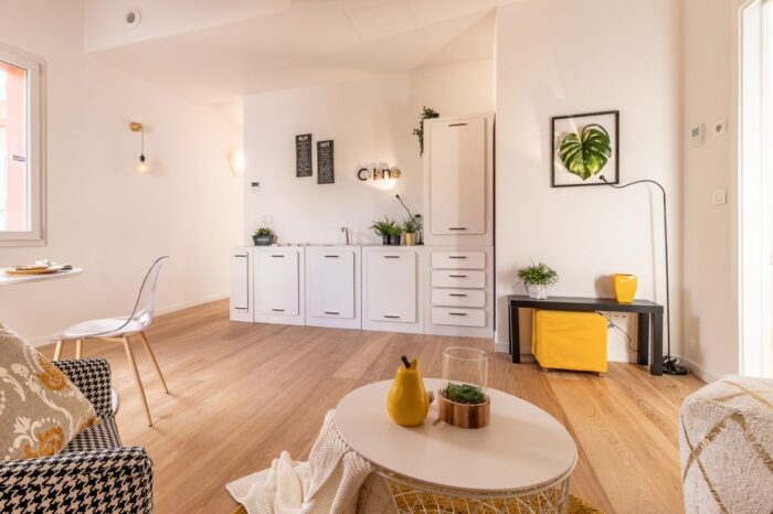 allestimento home staging cucina in cartone