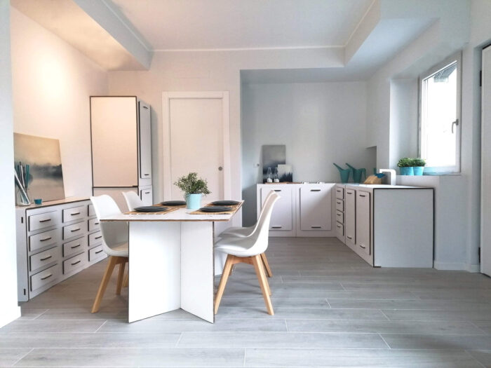 cucina bianca in cartone