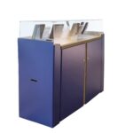 Espositore con vetrina Molina