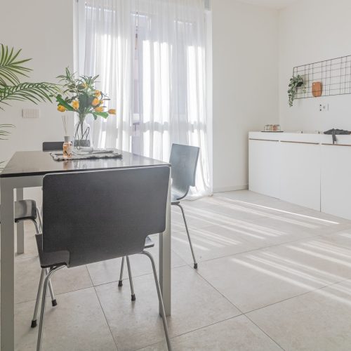 cucina bianca in cartone Lia